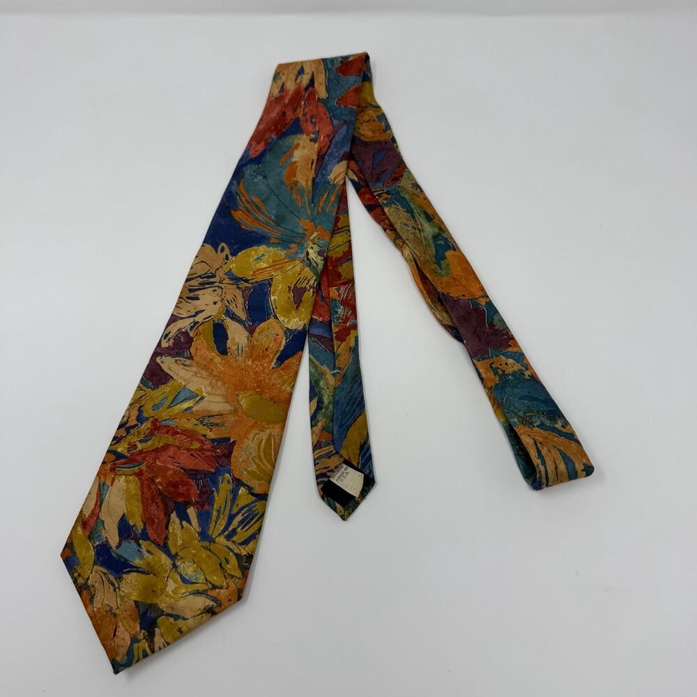 Vintage Wembley 100% Silk Abstract Floral Necktie